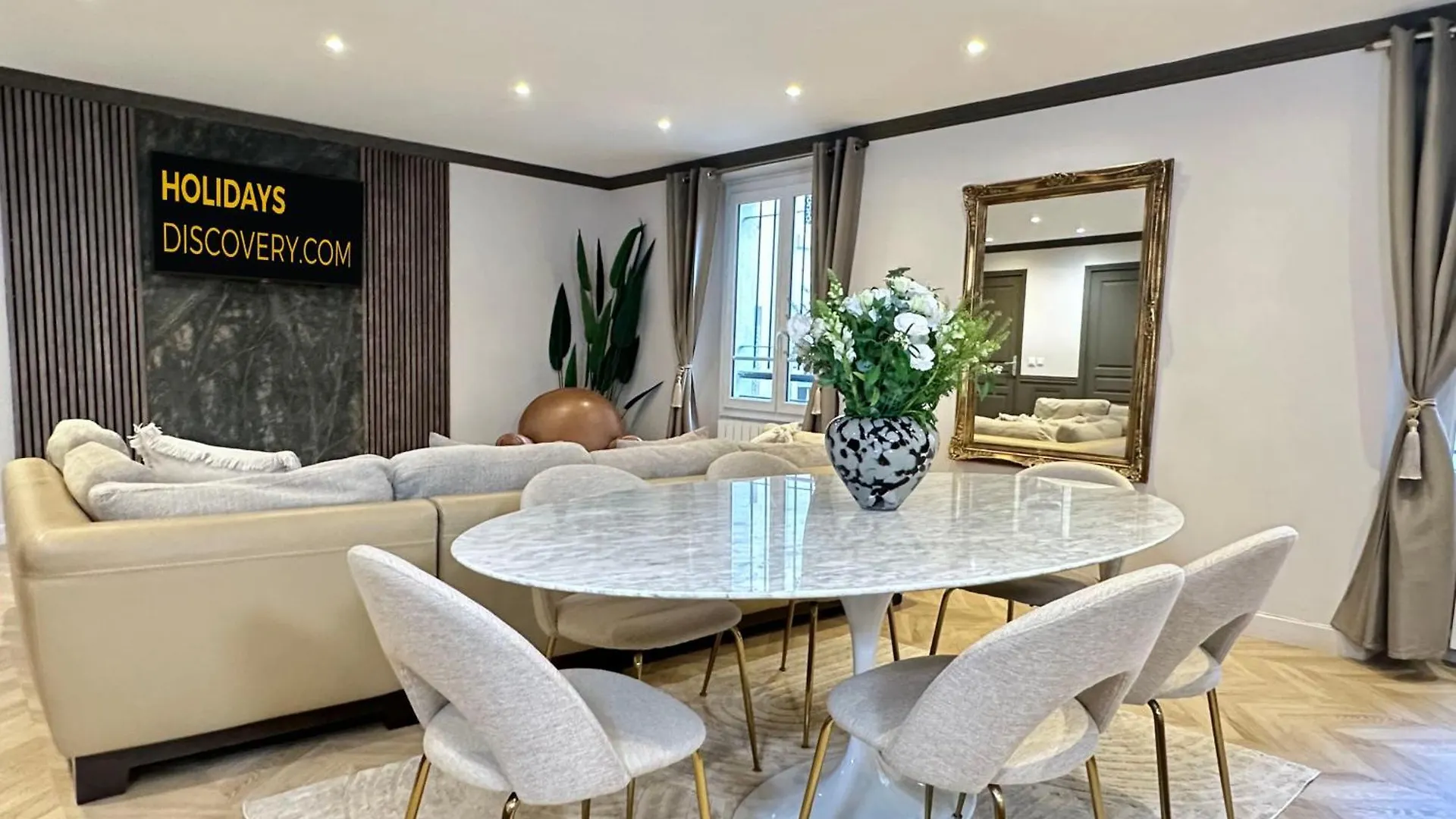 Luxury Family Getaway Near Place Vendome Apartment Paris