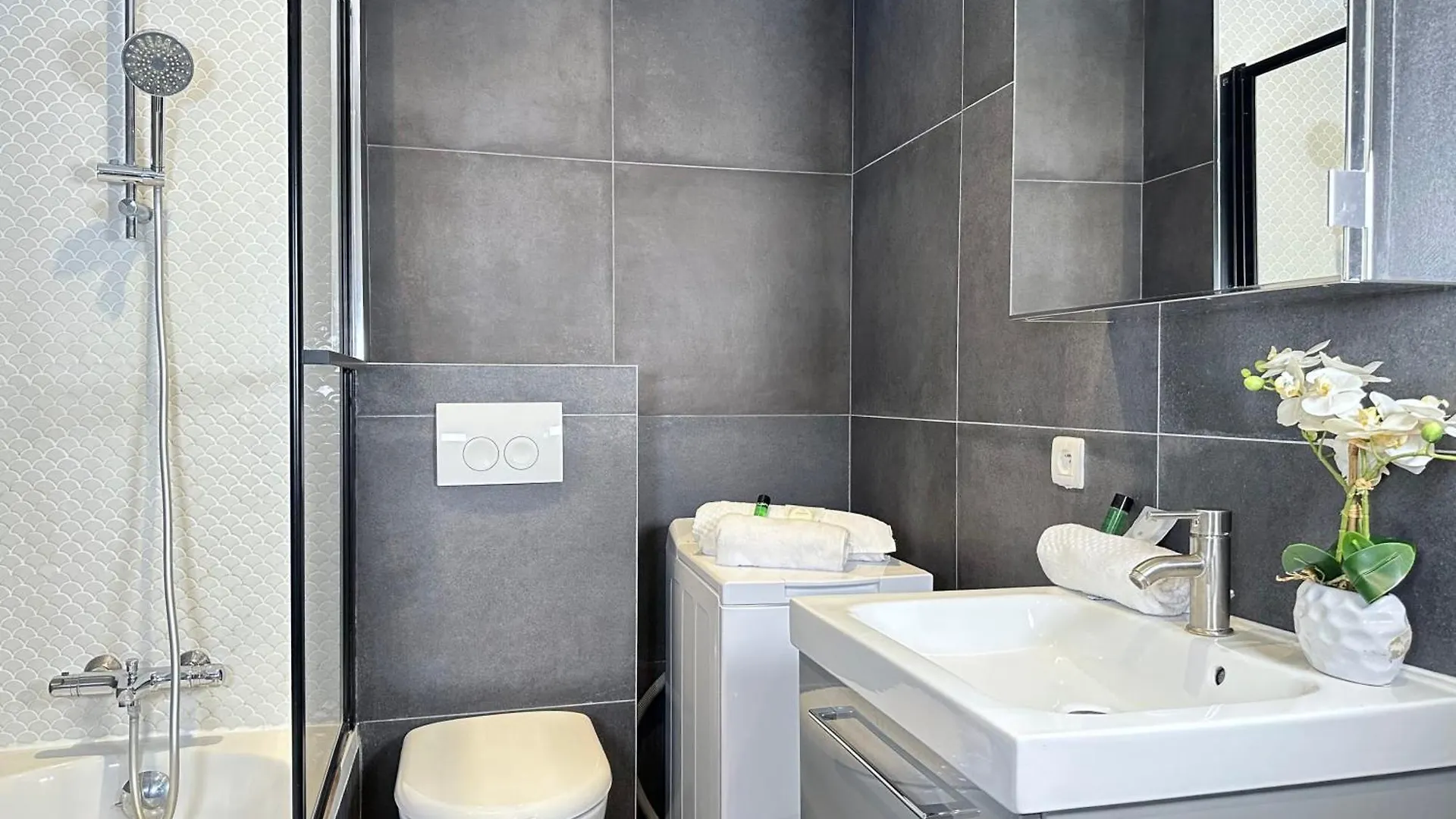 Luxury Family Getaway Near Place Vendome Apartment Paris 0*,  France