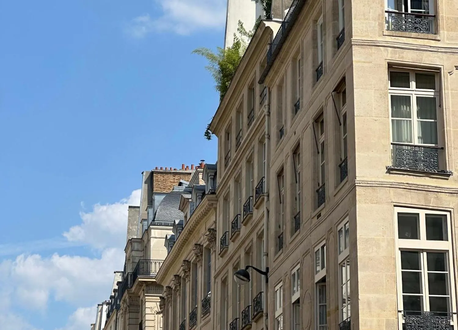 Luxury Family Getaway Near Place Vendome Apartment Paris