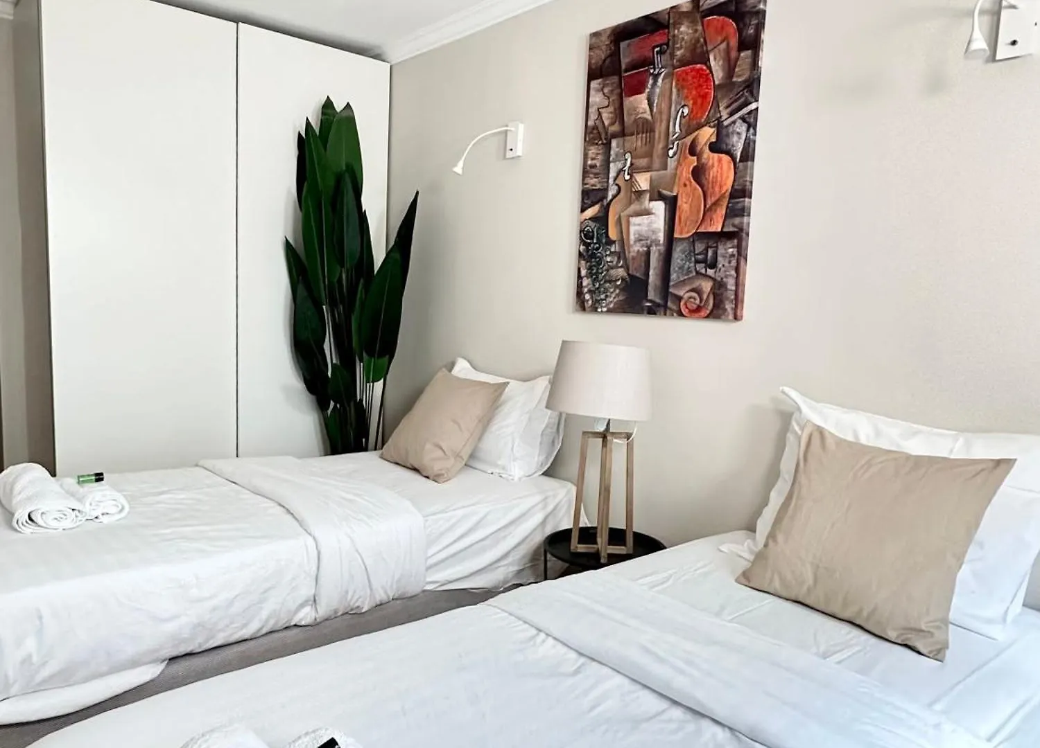 Luxury Family Getaway Near Place Vendome Apartment Paris