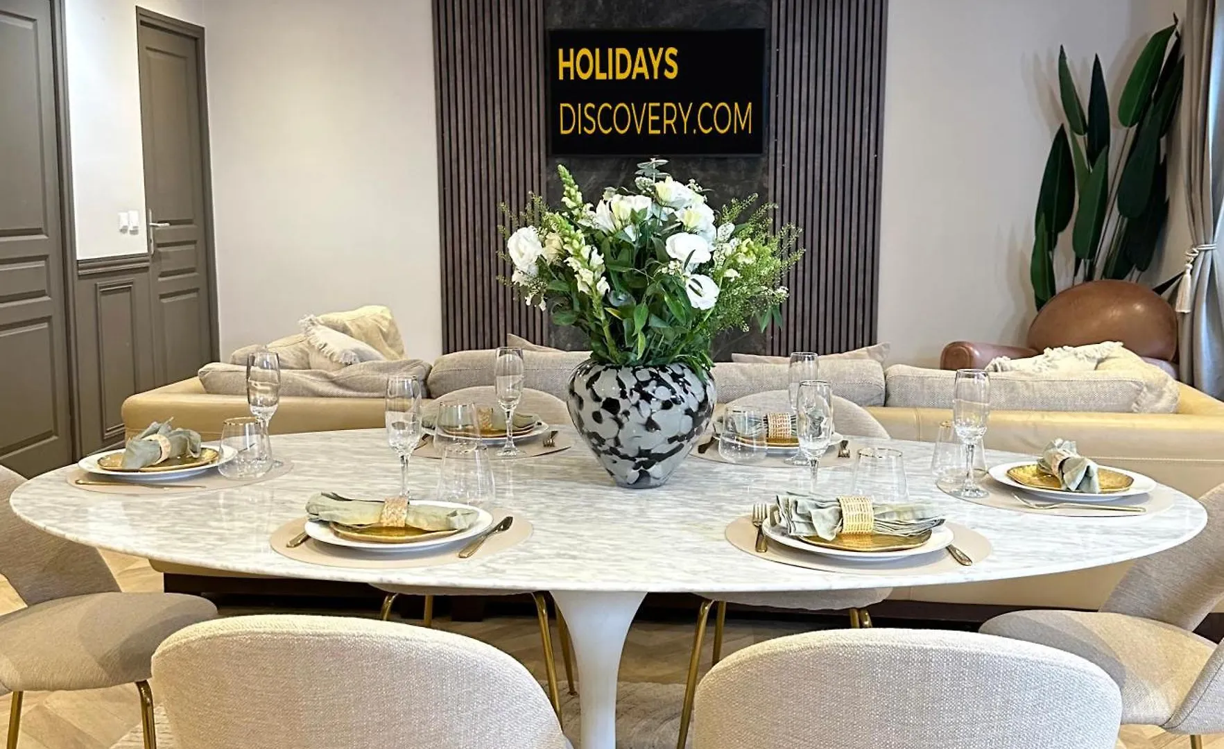 Luxury Family Getaway Near Place Vendome Apartment Paris